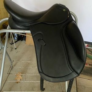 Brand new! HDR Dortmund 18” Dressage Saddle